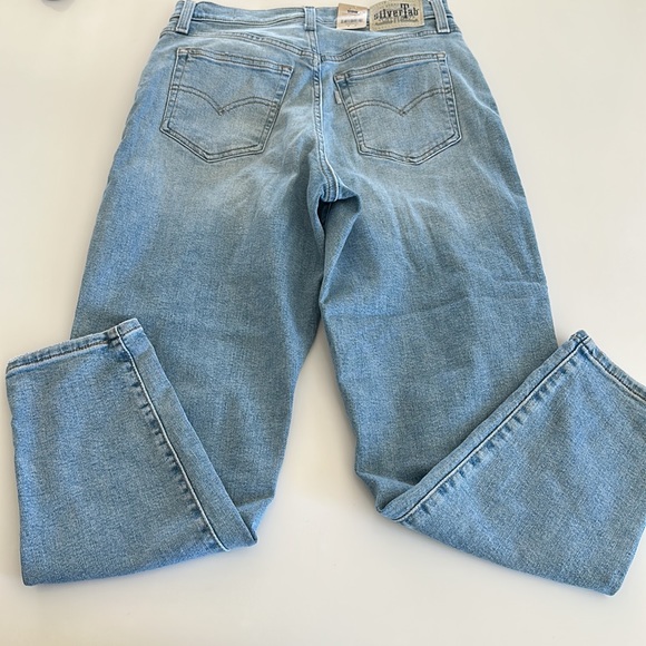 Levi’s Silver Tab Women’s Stretch High Mom Jeans - Picture 4 of 12